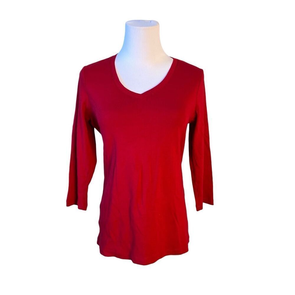 St. John's Bay Essential Red V-neck T-shirt sz Small Causal‎ Minimalist